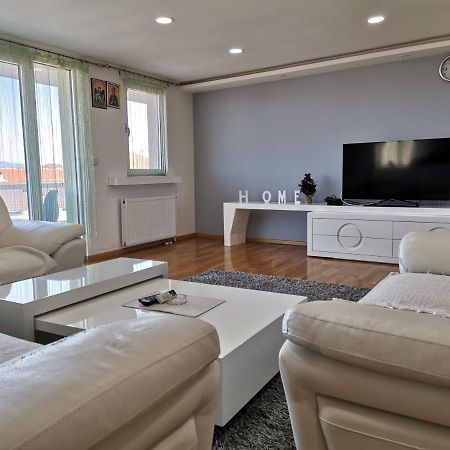 Atina Lux Hostel Leskovac  Kültér fotó