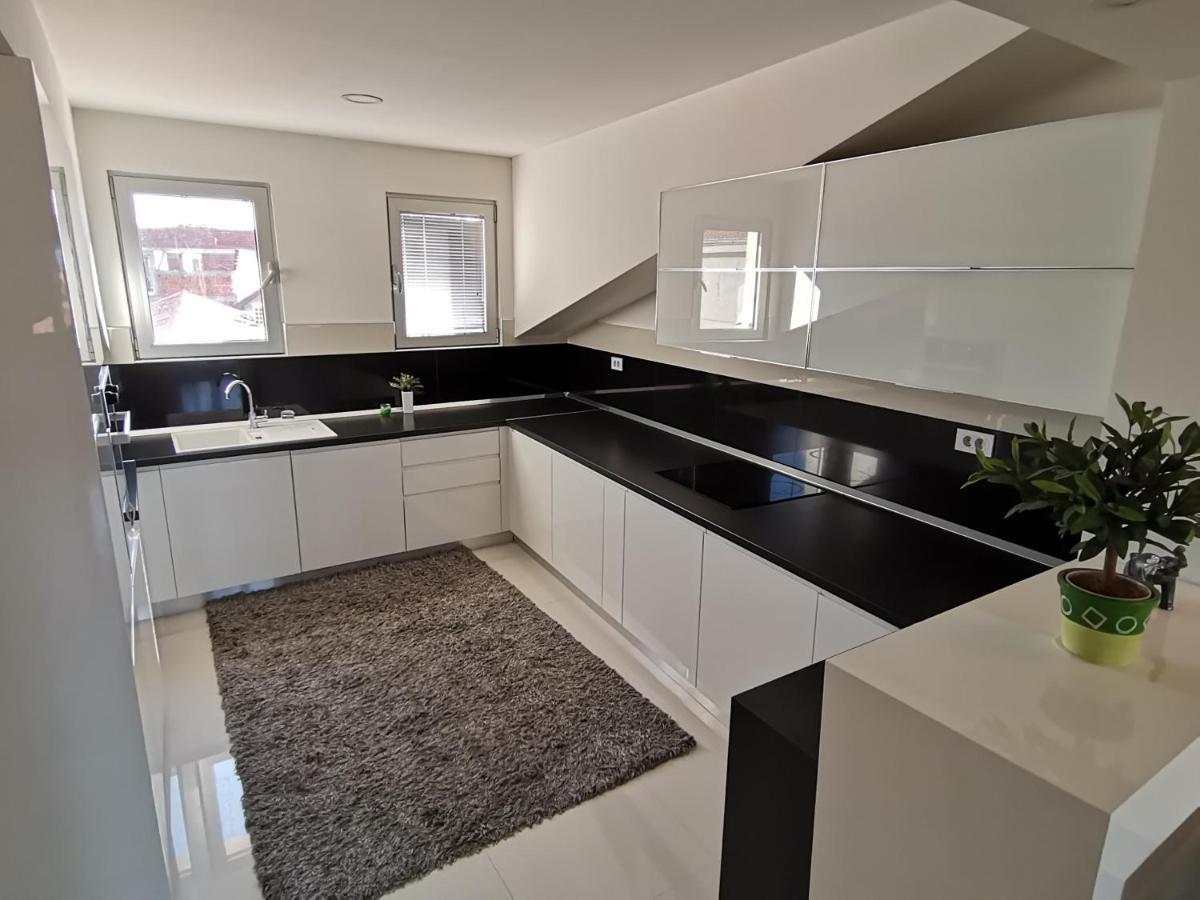 Atina Lux Hostel Leskovac  Kültér fotó