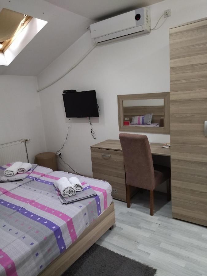 Atina Lux Hostel Leskovac  Kültér fotó