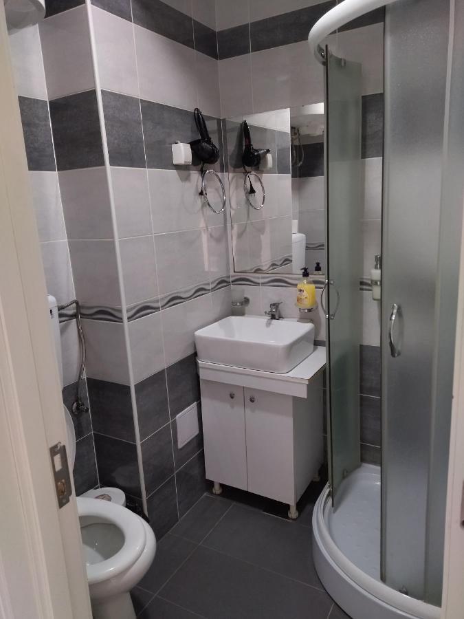 Atina Lux Hostel Leskovac  Kültér fotó