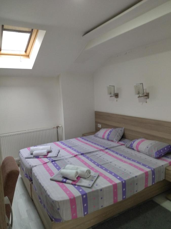 Atina Lux Hostel Leskovac  Kültér fotó