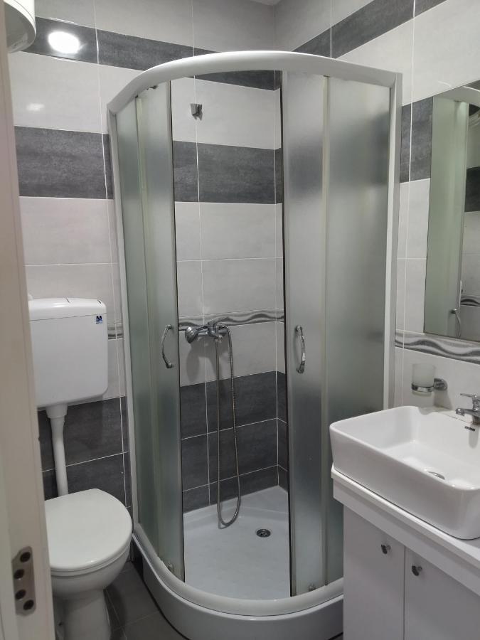 Atina Lux Hostel Leskovac  Kültér fotó