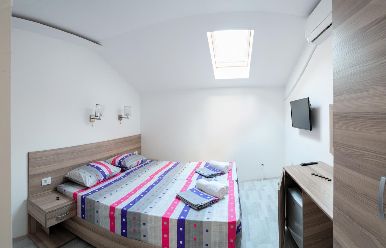 Atina Lux Hostel Leskovac  Kültér fotó