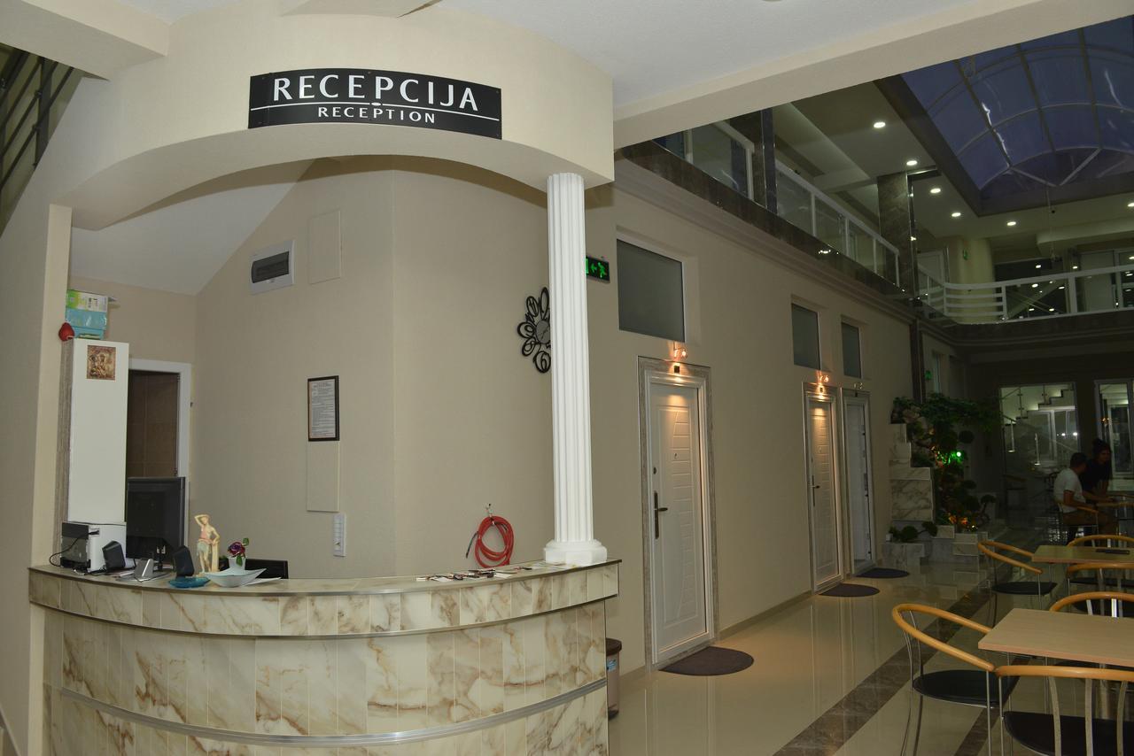Atina Lux Hostel Leskovac  Kültér fotó