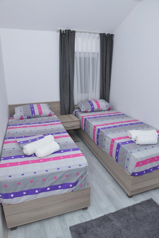 Atina Lux Hostel Leskovac  Kültér fotó