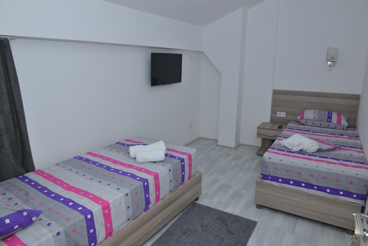 Atina Lux Hostel Leskovac  Kültér fotó