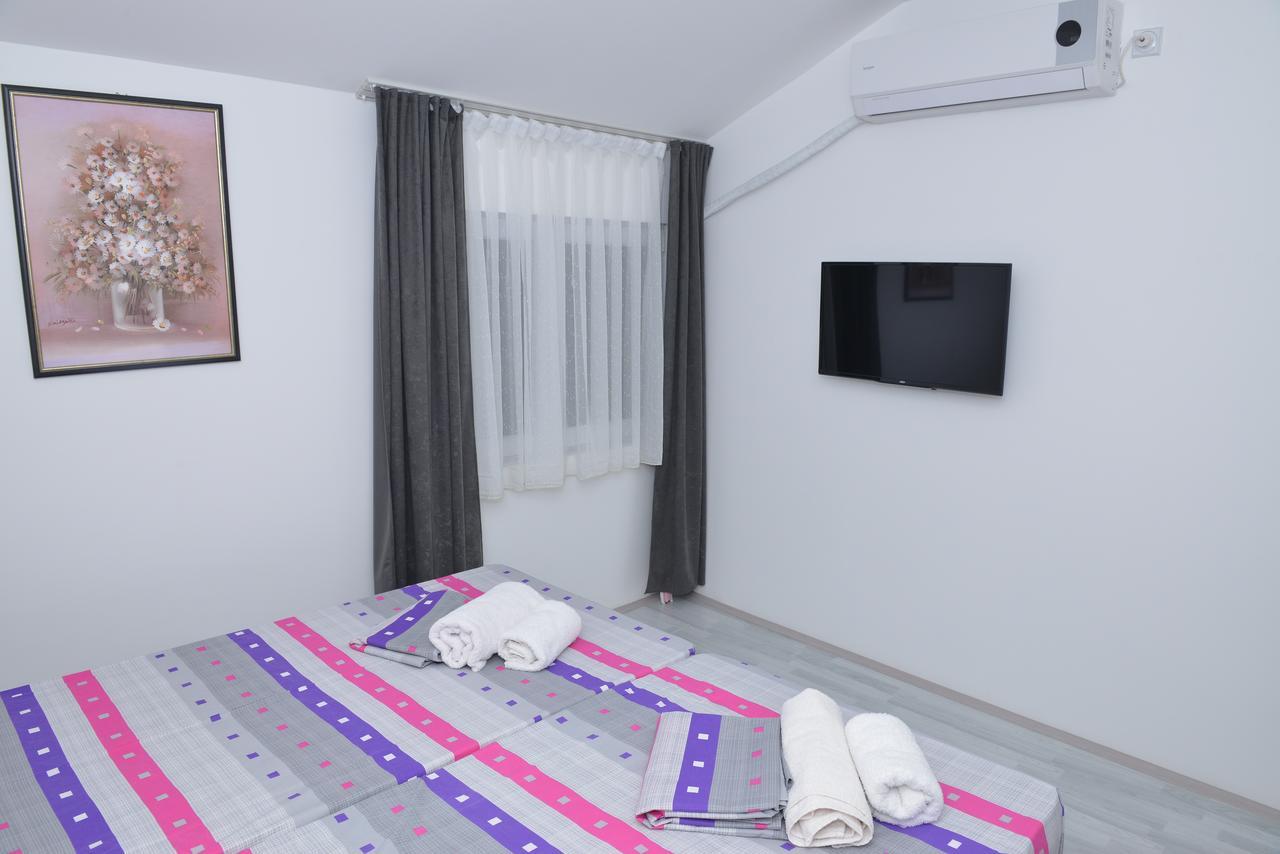 Atina Lux Hostel Leskovac  Kültér fotó